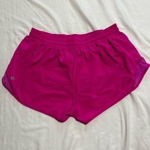 lululemon hotty hot lr short 2.5”